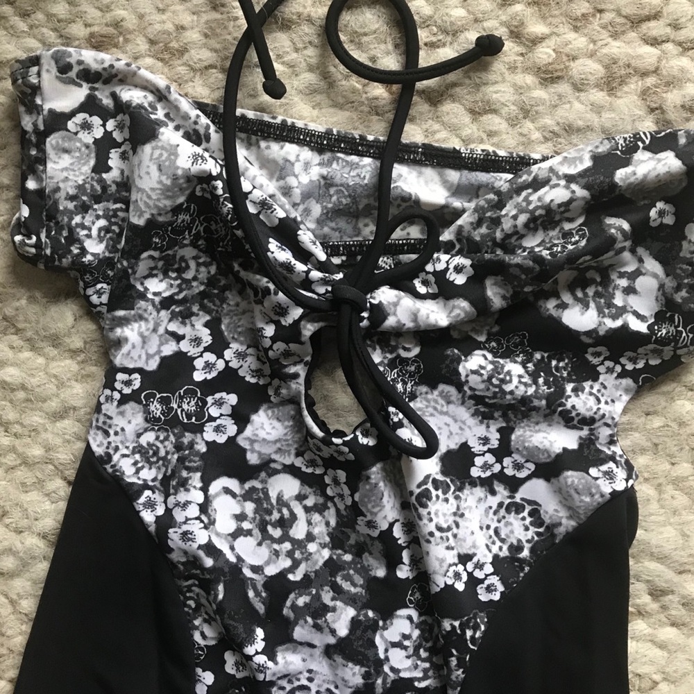 FREE PEOPLE x ZINKE one piece surf SWIMSUIT cutout - Picture 4 of 7